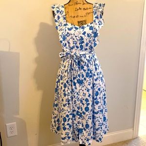 Gal Meets Glam white and blue floral dress with pockets